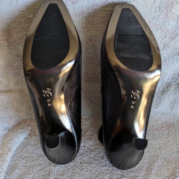 Donald Pliner Hoa ankle bootie, size 10 - Picture 5 of 7